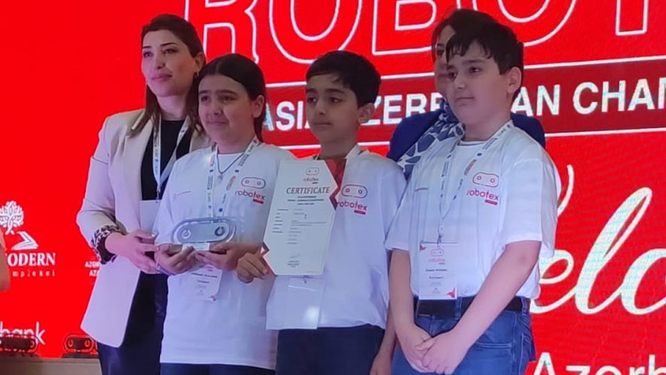I yeri tutan məktəblilər beynəlxalq olimpiadaya vəsiqə qazandılar