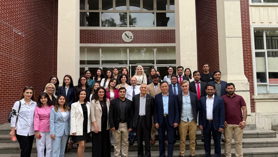 AzMİU müəllimi Şanxayda keçirilən beynəlxalq konfransda məruzə deyib