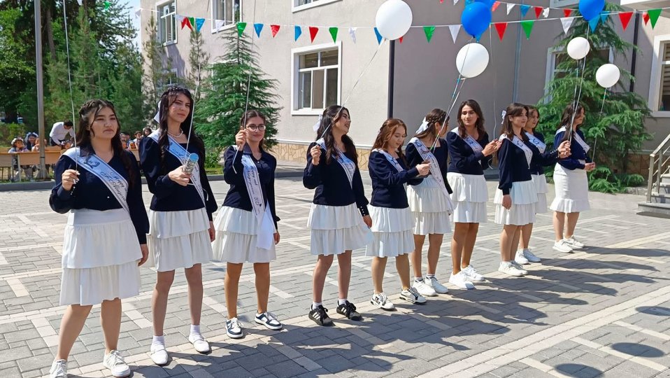 Ümumtəhsil məktəblərində “Son zəng” tədbirləri keçirilib