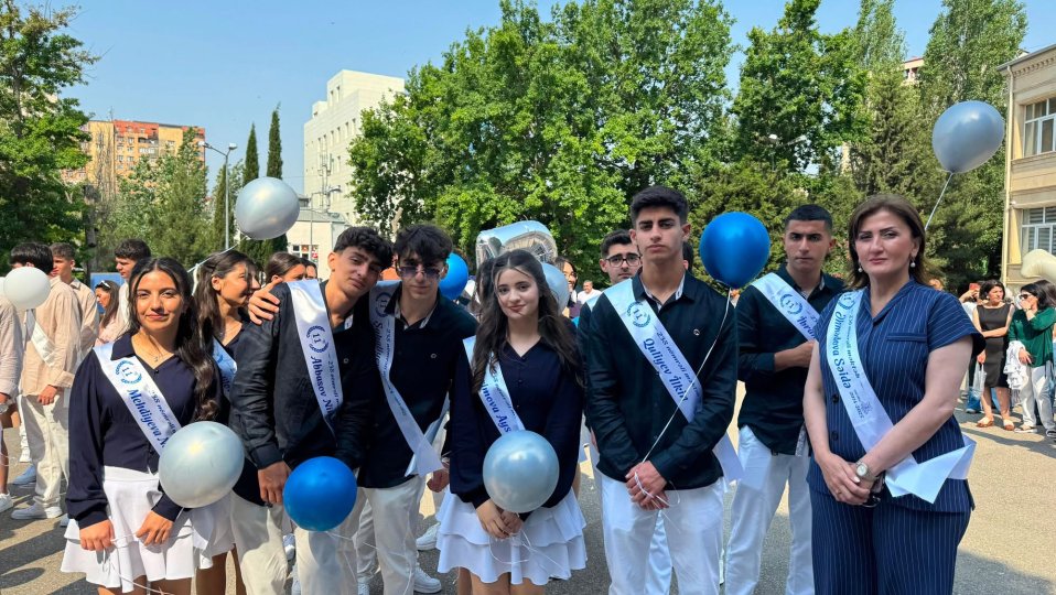Paytaxt məktəblərində “Son zəng” tədbirləri keçirilib
