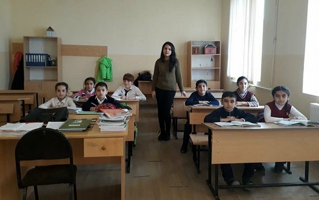 Bakıda dərsə vertolyotla gedən müəllim: Gənc xanımın heyrətamiz həyatı - FOTOLAR