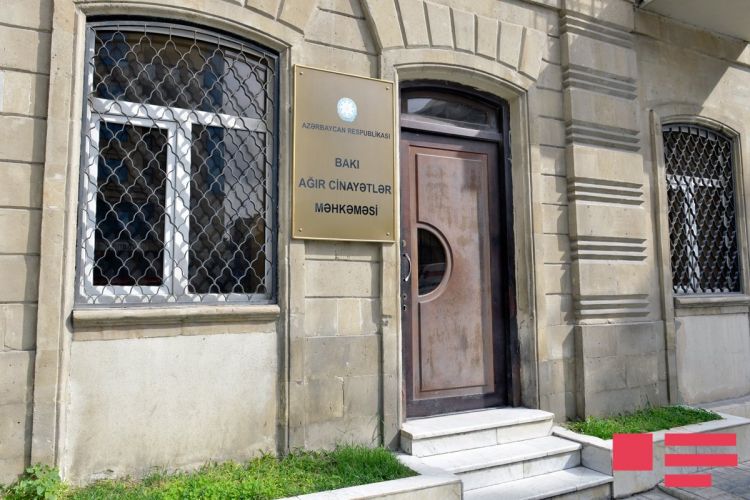 Rusiyada universitetə tələbə qəbul etdirmək adı ilə dələduzluqda təqsirləndirilən zavod direktoruna hökm oxunub