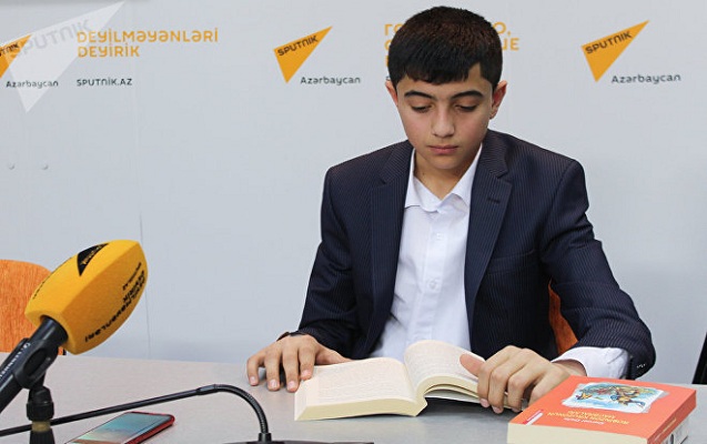 15 yaşlı şagird “Ginnesin Rekordlar Kitabı”na düşmək istəyir - VİDEO