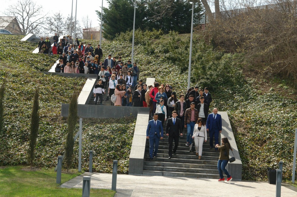 Türkdilli ölkələrin məktəbliləri Quba Soyqırımı Memorial Kompleksini ziyarət ediblər