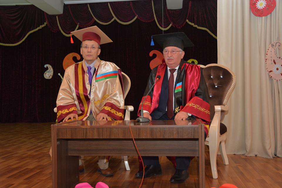 Azərbaycanda çinli alimə Fəxri Professor diplomu verildi