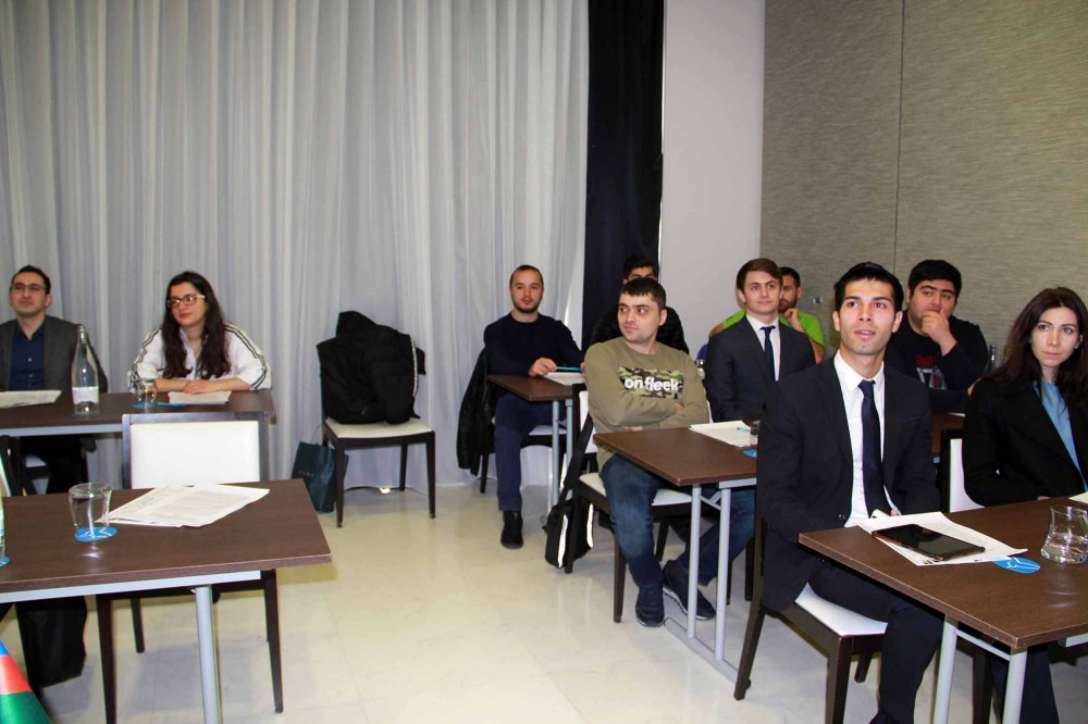 Azərbaycanın İspaniyadakı səfiri Barselonada təhsil alan azərbaycanlı tələbələrlə görüşüb