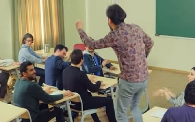 “Müəllimlər onları aşağılayan seriala niyə etiraz etmirlər?!”- Tanınmış rejissor