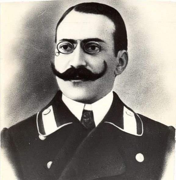 Cümhuriyyətin həyatı boyu təhsil alan, elmə vurğun maarif naziri