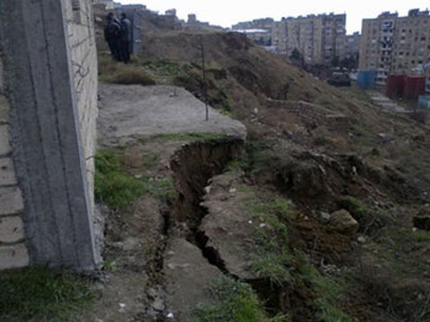 Elmlər Akademiyasının sürüşmə zonasında quraşdırdığı aparat OĞURLANDI
