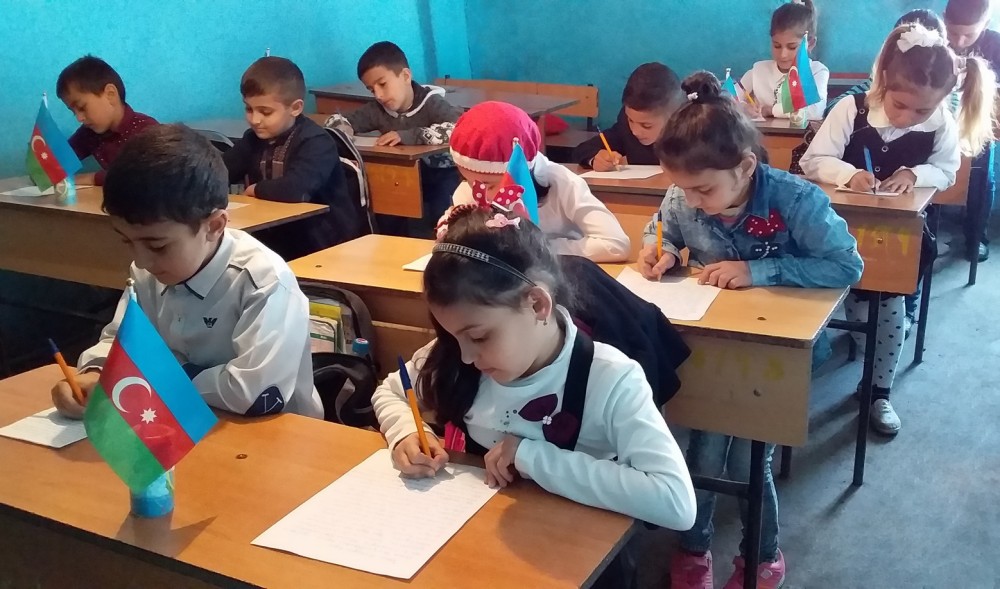 Məktəblilər əsgərlərə məktub yazdılar