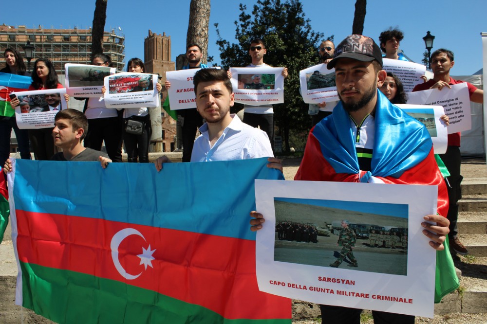 İtaliyada təhsil alan azərbaycanlılar Serj Sarkisyanın ölkəyə səfərinə etiraz edirlər