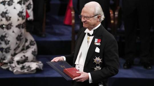 İsveç kralı Nobel mükafatını verən akademiyanın nizamnaməsini dəyişəcək