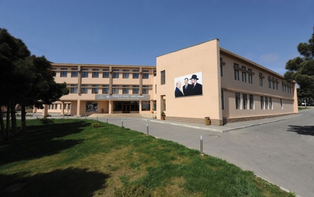 Bakıdakı bu orta məktəbə hər şagirdi götürmürlər