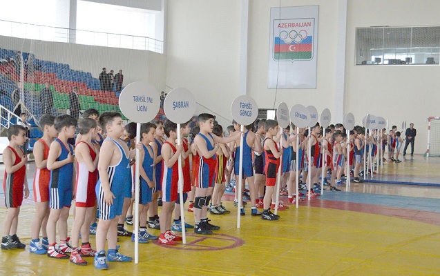 Şagirdlər arasında sərbəst güləş üzrə respublika birinciliyi keçirilib