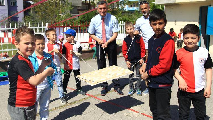 Orta məktəbdə qeyri-adi metodika -  on dəqiqədən bir oyun oynayırlar