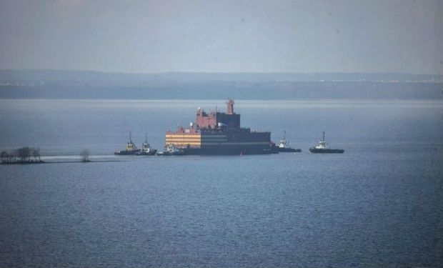 Dünyanın ilk üzən atom elektrik stansiyası ilk dəfə yola düşdü