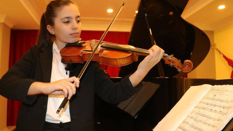 11 yaşlı şagird üç beynəlxalq musiqi festivalının qalibi oldu