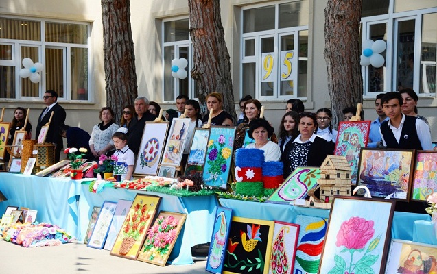 Məktəblilərin yaradıcılıq sərgisi - Fotolar