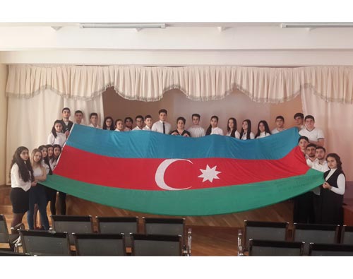  12056 şəhidimizin adı bir bayraqda   