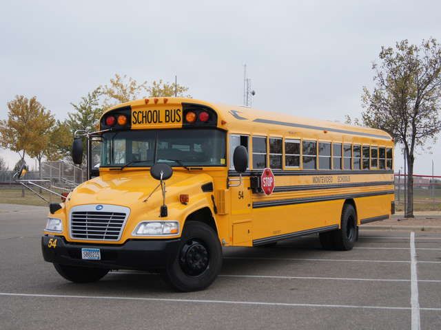 Yaponiyada məktəb avtobusu qəza törətdi - ölən və yaralananlar var