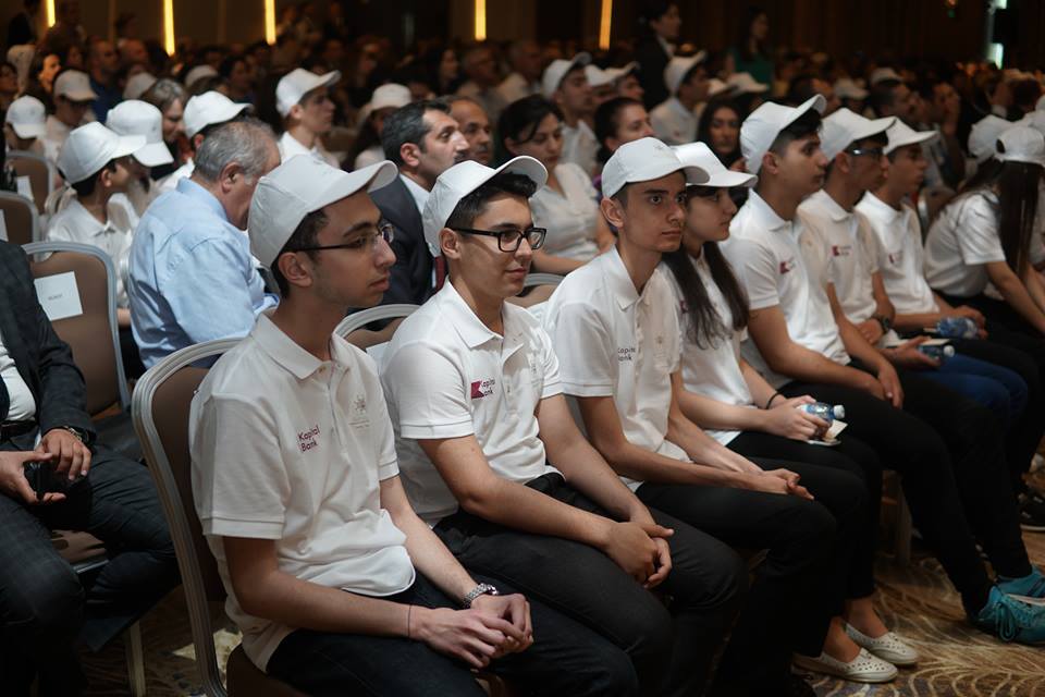 Yeni təhsil naziri olimpiada qaliblərini mükafatlandırdı - VİDEOREPORTAJ