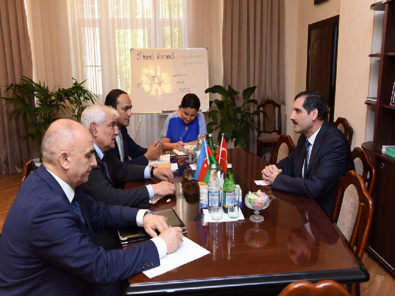 Rektor Türkiyə səfiri ilə görüşüb
