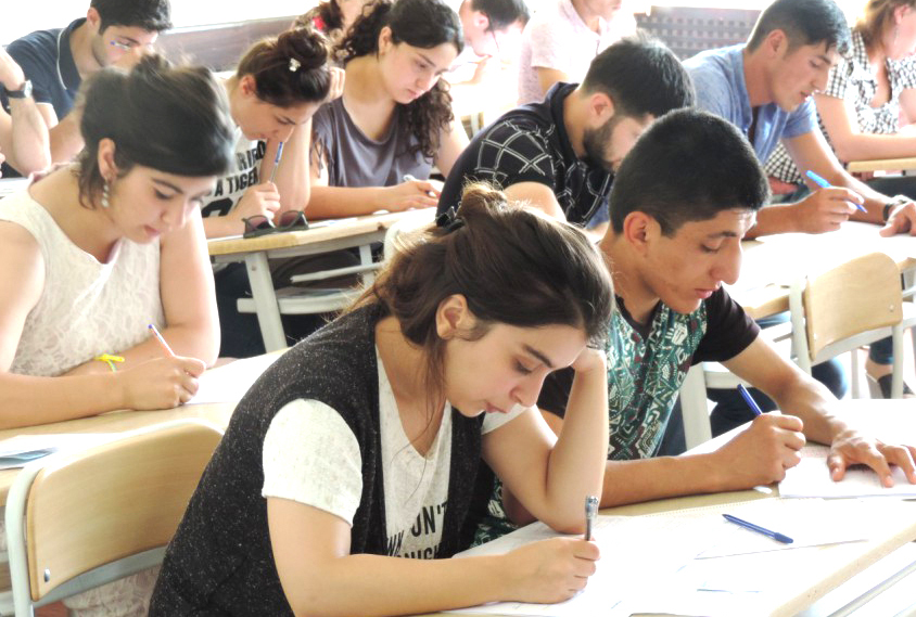 Abituriyentlərin NƏZƏRİNƏ: İkinci imtahanlara sənəd qəbulu başladı