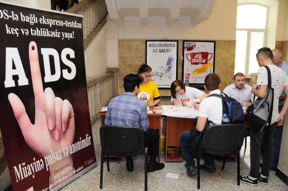 Tələbələr üçün QİÇS-lə mübarizəyə dair laborator testlər keçirilib  