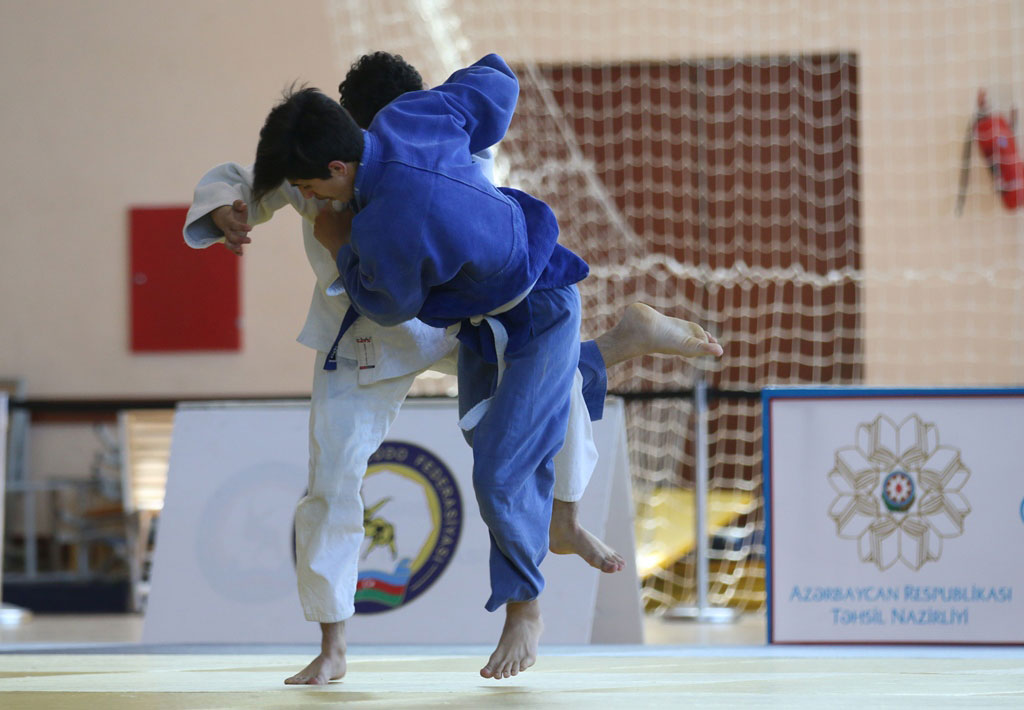 Məktəblilər arasında AXC-nin 100 illik yubileyinə həsr olunmuş yarış keçirilib  