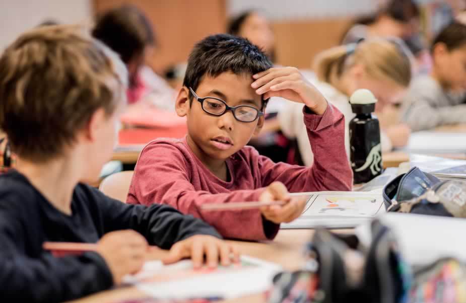 Avropalı məktəblilər ən az 2 dil bilməlidir