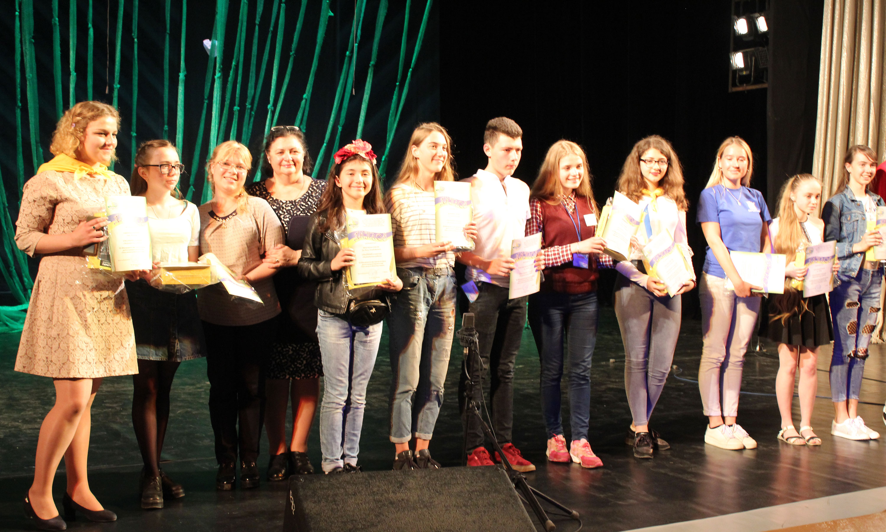 Məktəblilərimiz Ukraynada festivala qatılıb