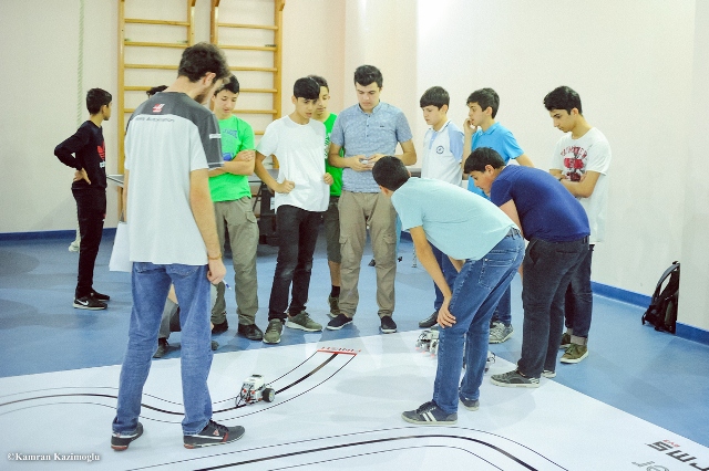 Qərbi Kaspi Universitetində robotlar yarışıb    