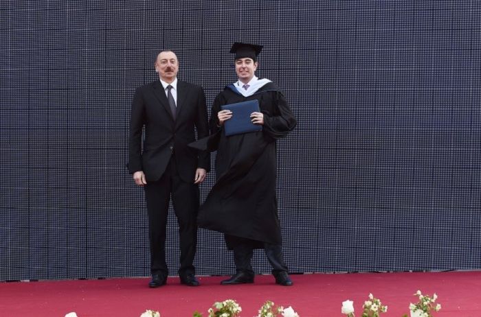 Prezidentin oğlu məzun oldu 