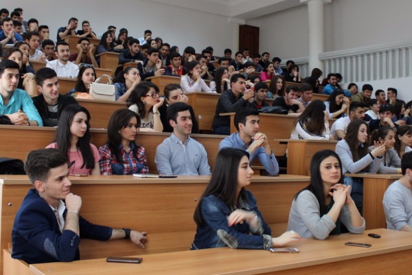 Xaricdəki azərbaycanlı tələbələrdən AXC-nin 100 illiyi ilə bağlı maraqlı ADDIM -FOTO
