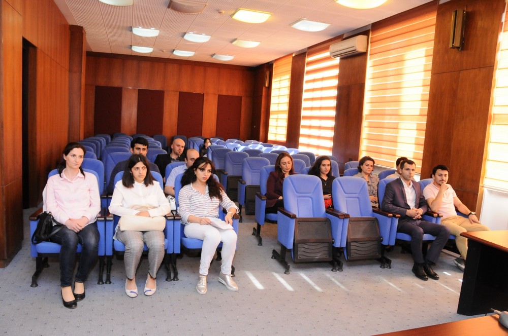 Azərbaycan-Fransız Universitetinin 12 müəllimi Strasburq Universitetində təcrübə keçəcək