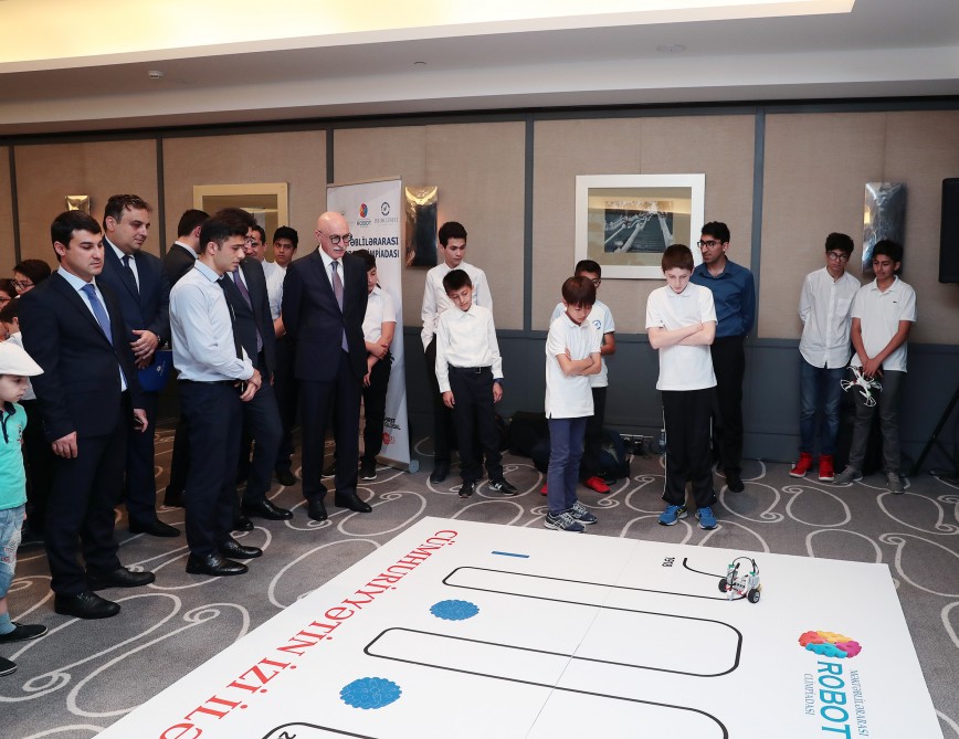 Məktəblilərarası ikinci robot olimpiadasının qalibləri mükafatlandırılıblar  