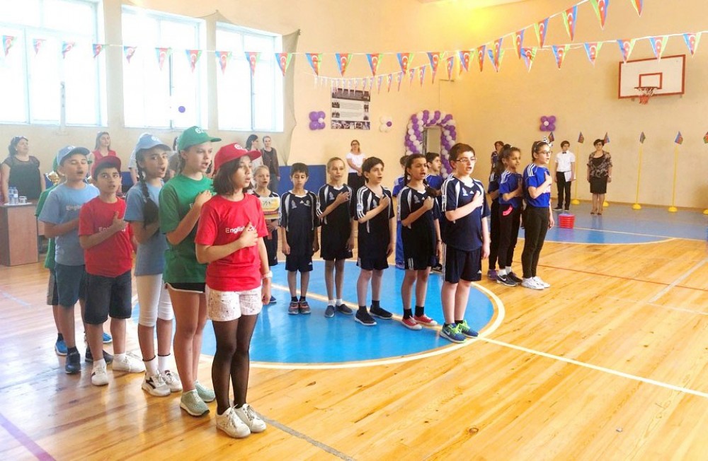 Məktəblilər ingilis dili biliklərini idman oyunları vasitəsilə nümayiş etdiriblər  