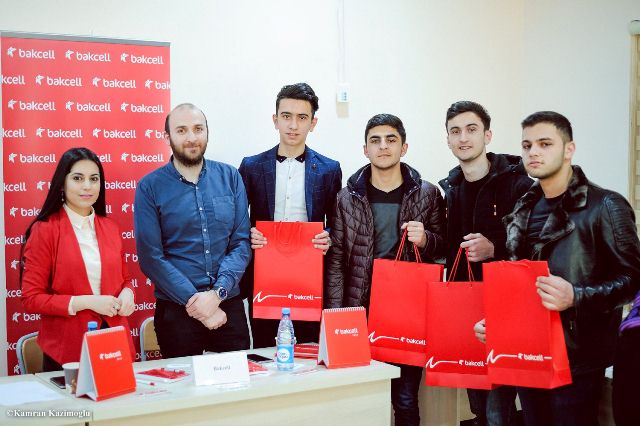 Tələbələr təcrübə keçdikləri müəssisələrdən iş təklifləri alır    