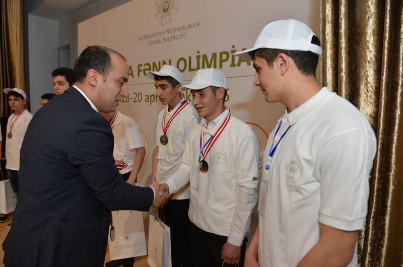 Beynəlxalq olimpiada qaliblərinin xaricə axını - Günahkar nazirlikdir, yoxsa universitetlər?  
