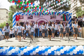 Sabah məktəblərdə “Son zəng”dir  