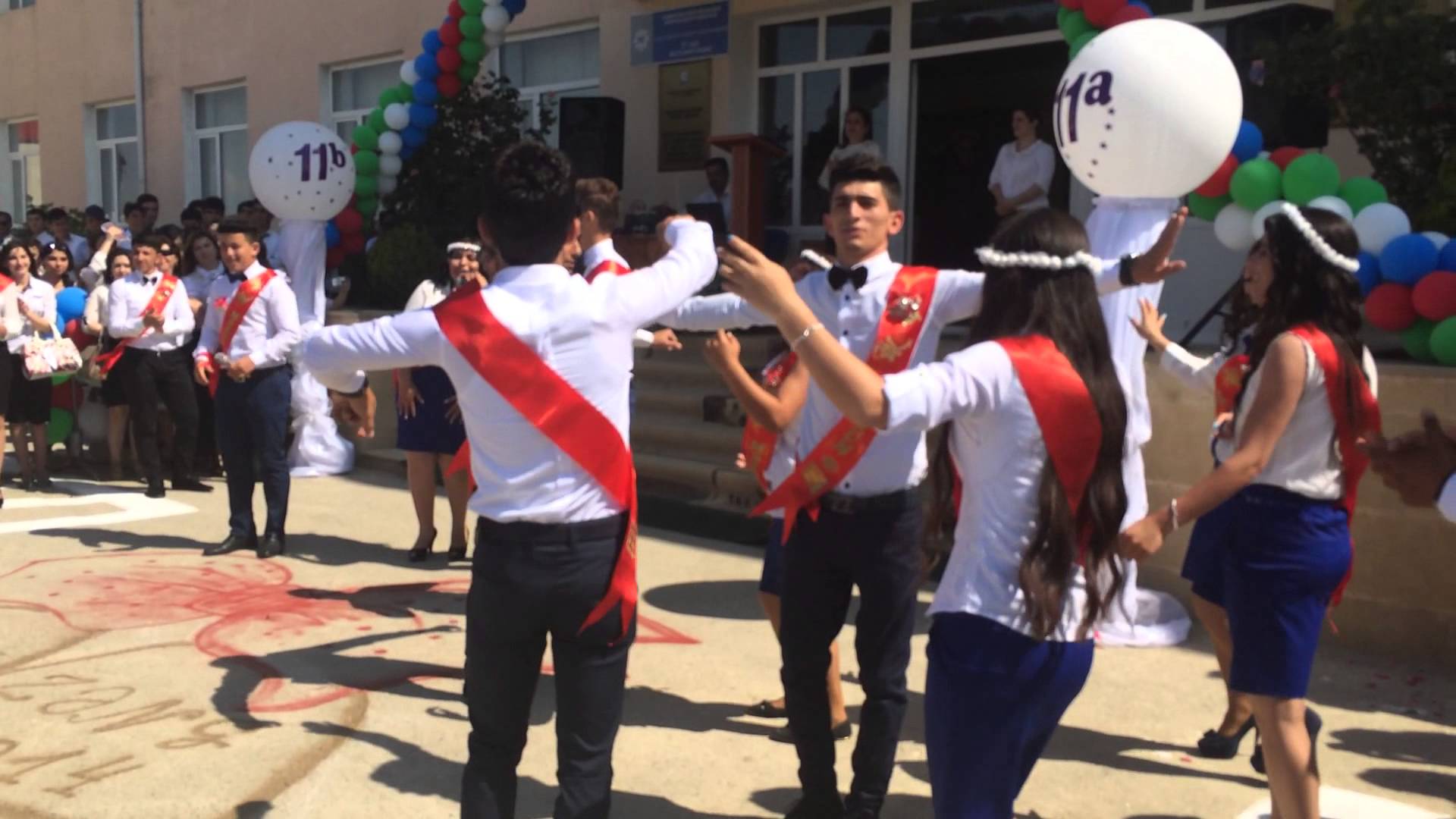 Ara mahnıların, standart “ssenari”nin öldürdüyü  “Son zəng” tədbirləri – “Vəziyyət hamısında demək olar, eynidir”  