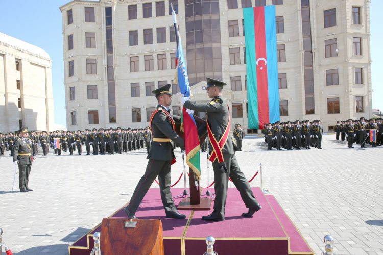 Daxili Qoşunların Ali Hərbi Məktəbinin ilk buraxılışına həsr olunmuş mərasim keçirilib