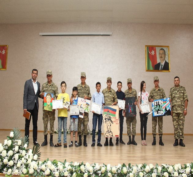AzEdu.az-ın rəsm müsabiqəsinin məktəbli qalibləri əsgərlərlə görüşdülər -FOTOLAR