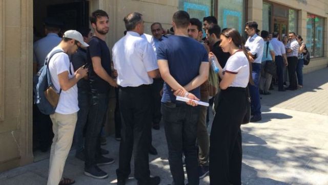 Rezidenturaya qəbul olmaq istəyənlər Səhiyyə Nazirliyindən narazıdır