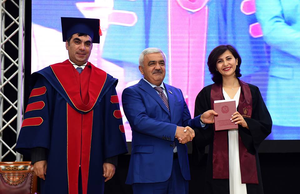Bakı Ali Neft Məktəbində “Məzun Günü” keçirilib