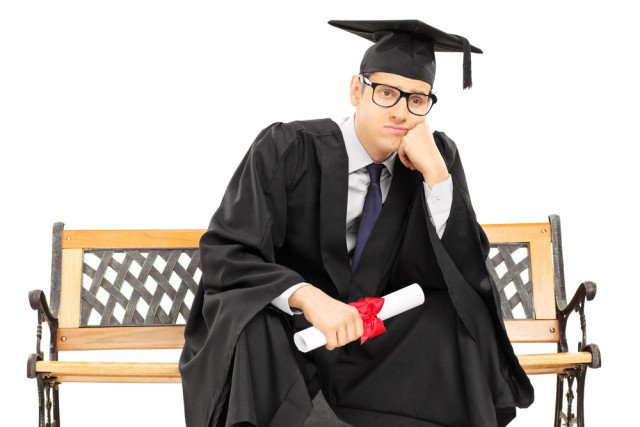 “Universitetlər buna ciddi hazırlaşmır” – Xalat və papaqla “yola salınan”  “Məzun günü”  