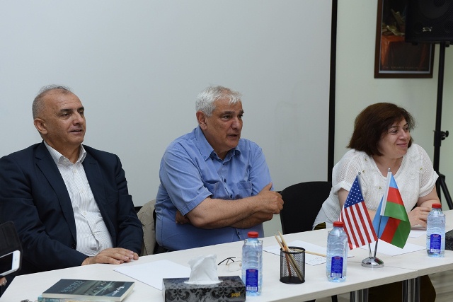 Rektor amerikalı tələbələrə mühazirə oxuyub - FOTO