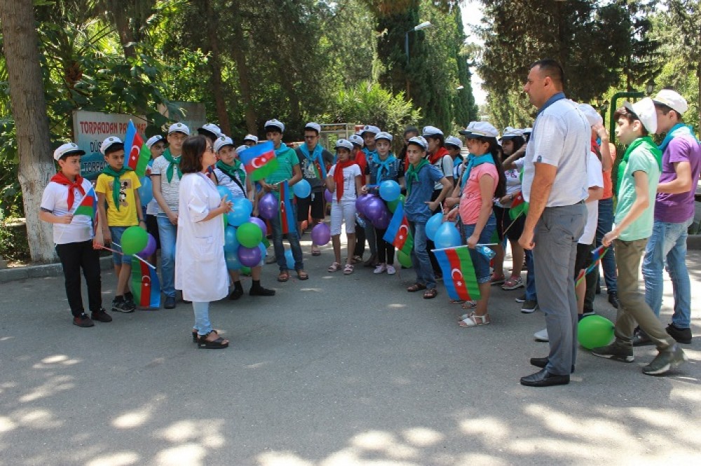 Məktəblilərə nadir bitkilər barədə məlumat verilib