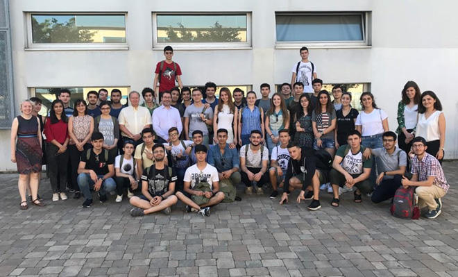 Azərbaycan-Fransız Universitetinin 40 ən yaxşı tələbəsi Yay məktəbinə qatılıb  
