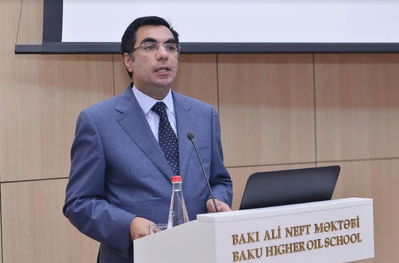 Bakı Ali Neft Məktəbində nazirliklə birgə təqdimat keçirilib - FOTO